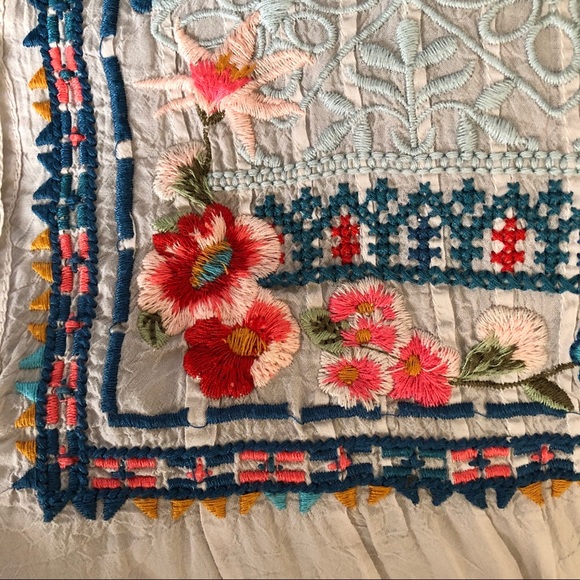 JOHNNY WAS * Light Gray Embroidered Floral Top - Picture 6 of 8